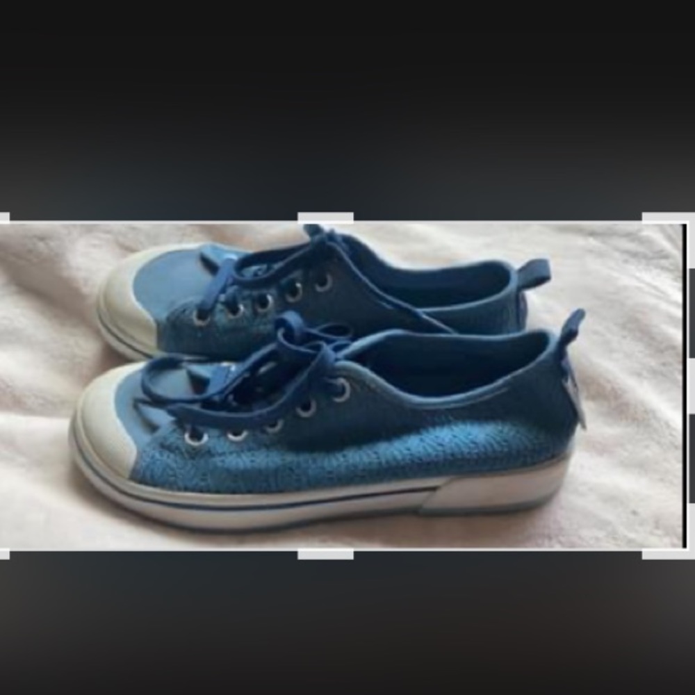 Keen Coronado, size 6